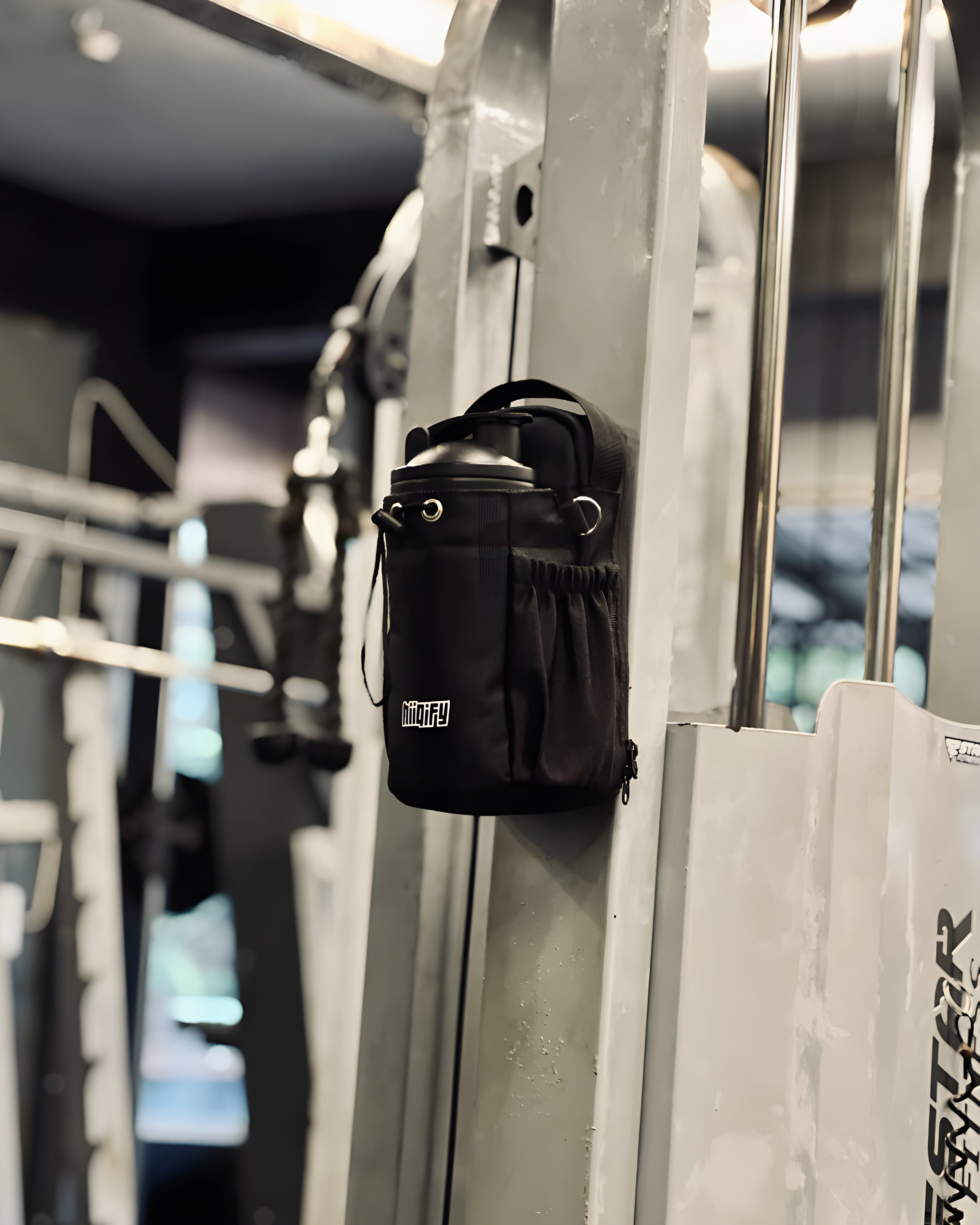 Magnetic gym bag Hiipack mounted on workout machine, ideal for storing phone, towel, and water bottle during training.