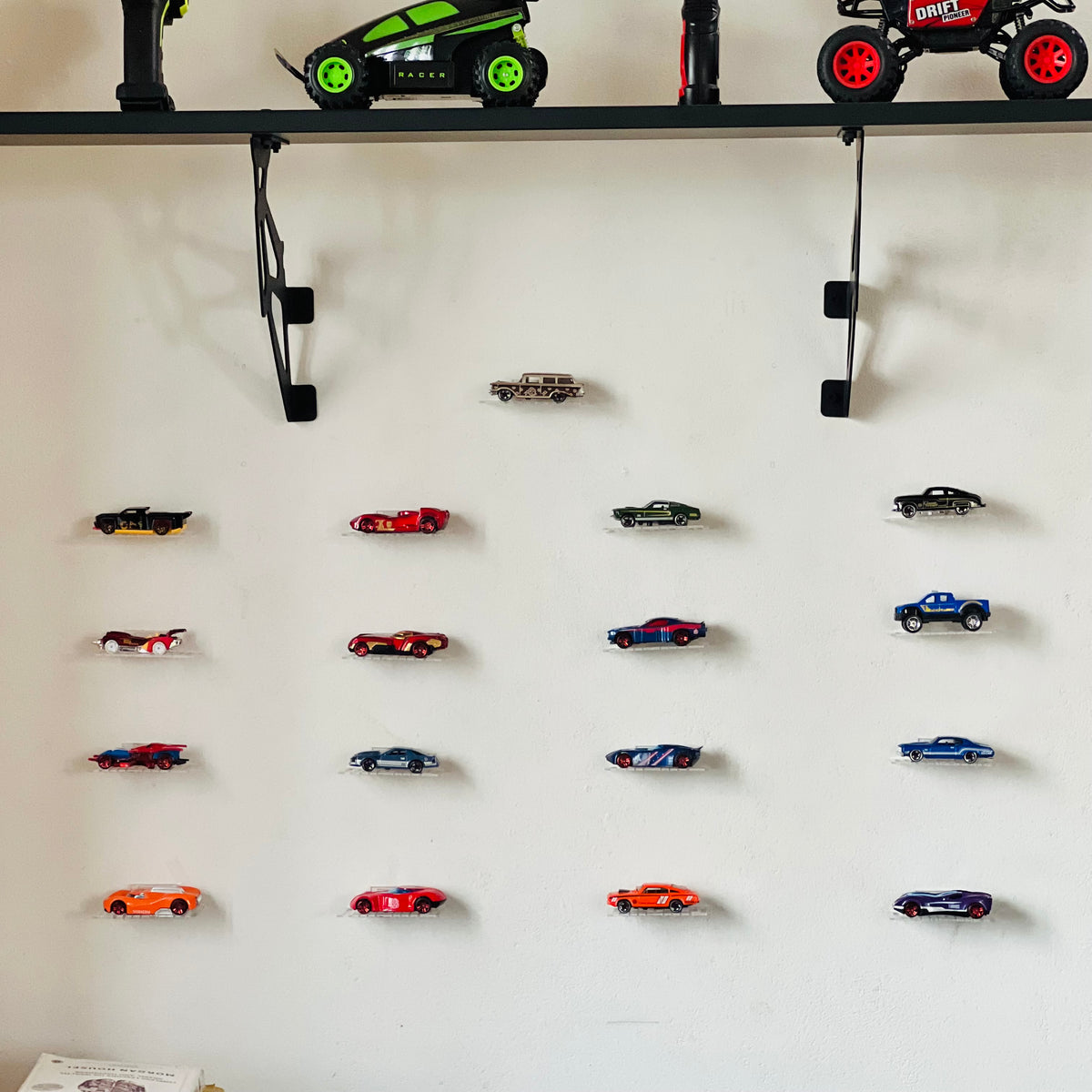 AEROSTAND - THE SINGLE FLOATING HOTWHEELS STAND